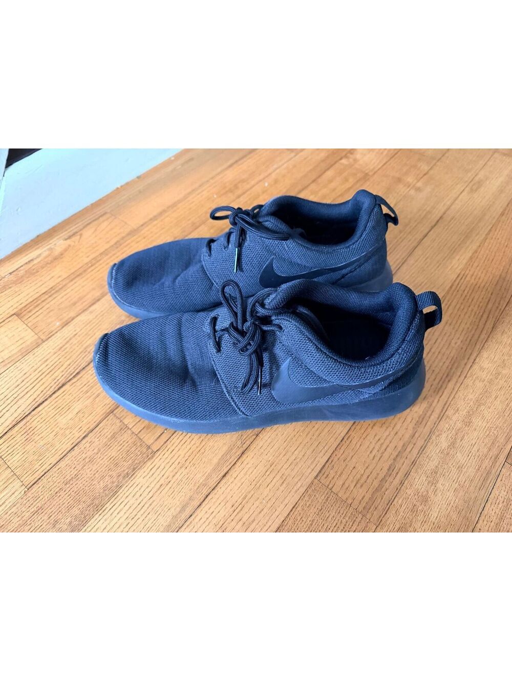 EUC All Black Women's Nike sneakers size 9.5 work restaurant shoes